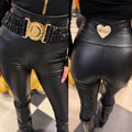 Elastische Lederoptik-Leggings mit Goldgürtel